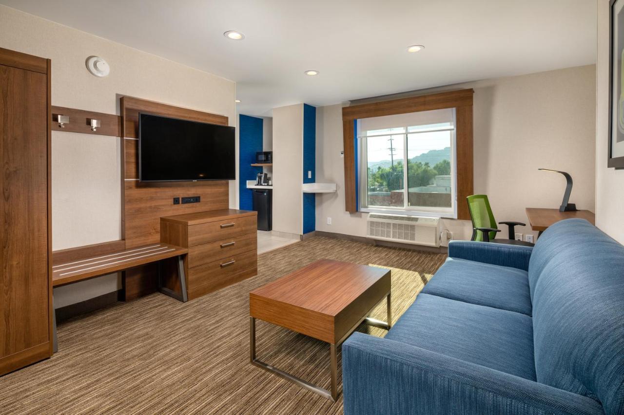 Express & Chatsworth By Ihg