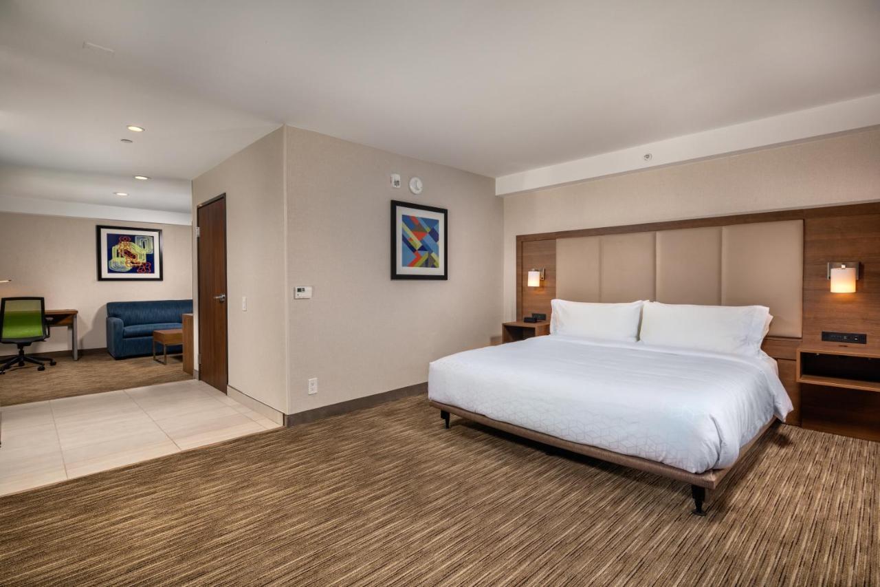 Hotel Express & Chatsworth By Ihg
