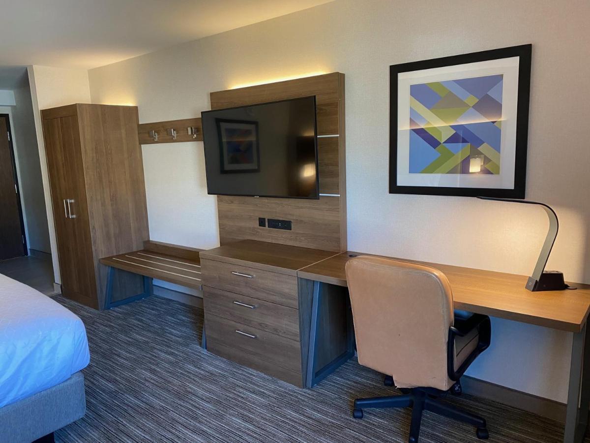 Express & Chatsworth By Ihg Hotel