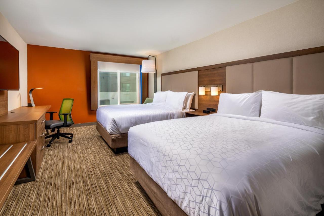 Express & Chatsworth By Ihg Hotel Los Angeles