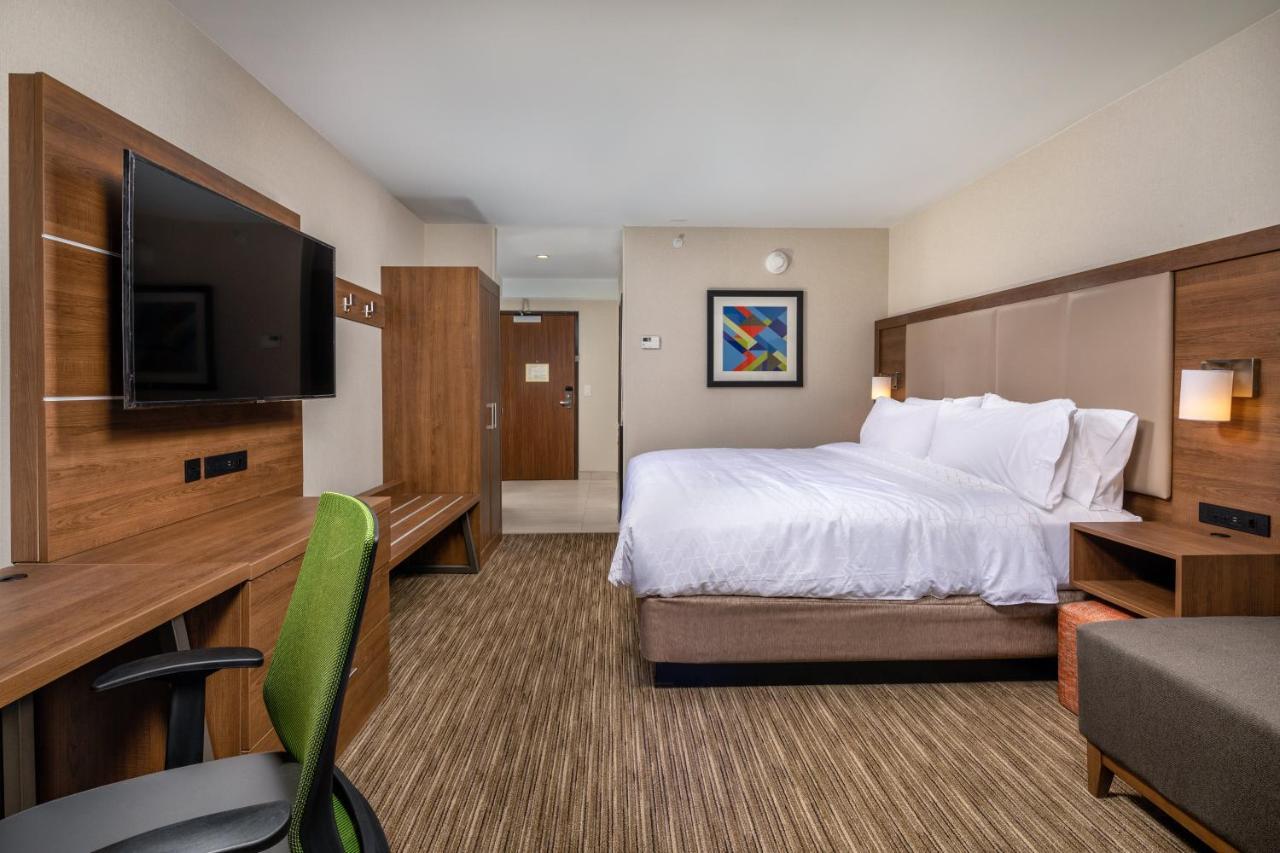 Express & Chatsworth By Ihg Hotel Los Angeles