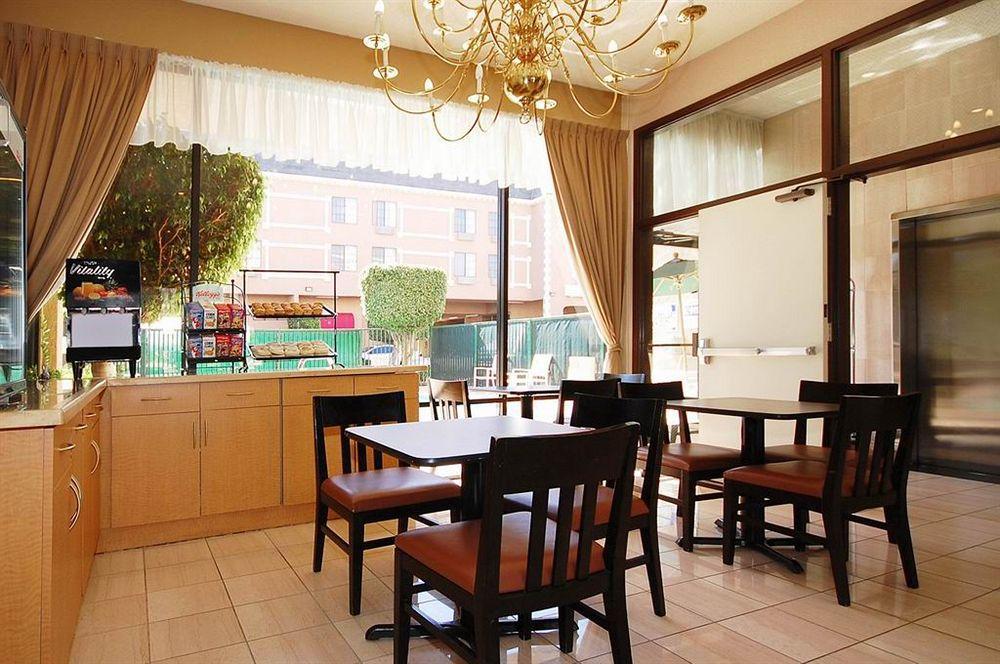 Express & Chatsworth By Ihg Los Angeles