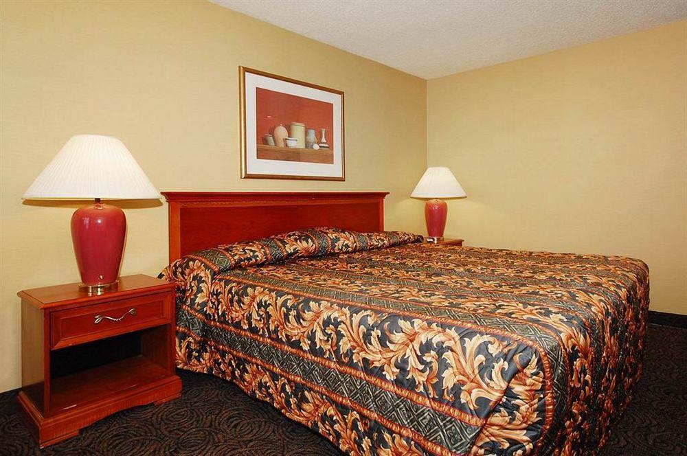 Express & Chatsworth By Ihg 2*