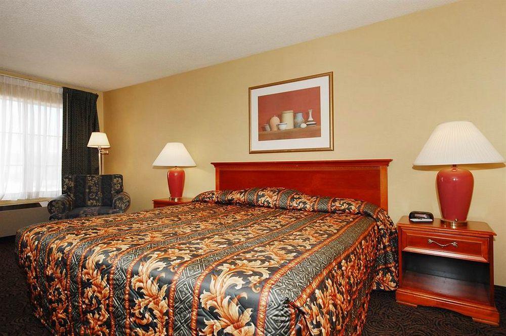 Express & Chatsworth By Ihg Hotel Los Angeles