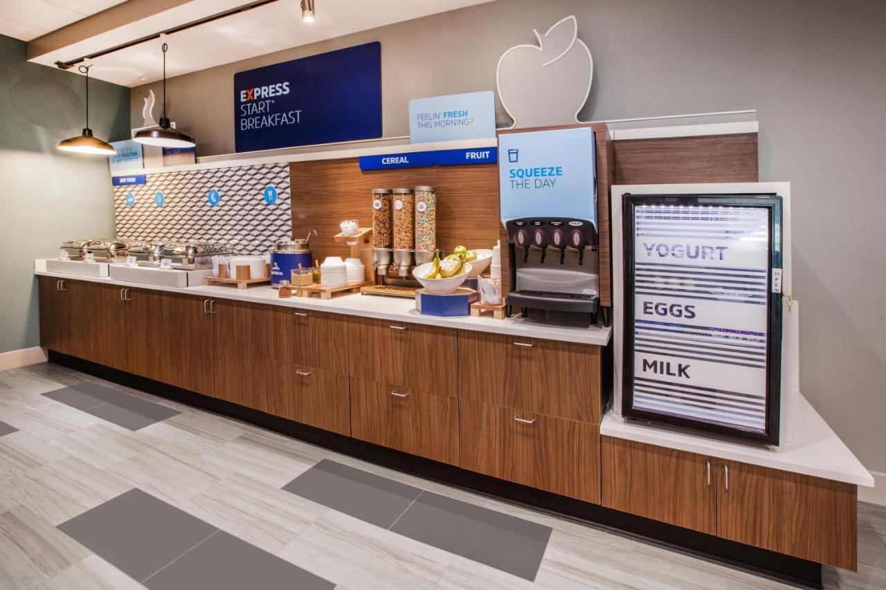 Hotel Express & Chatsworth By Ihg