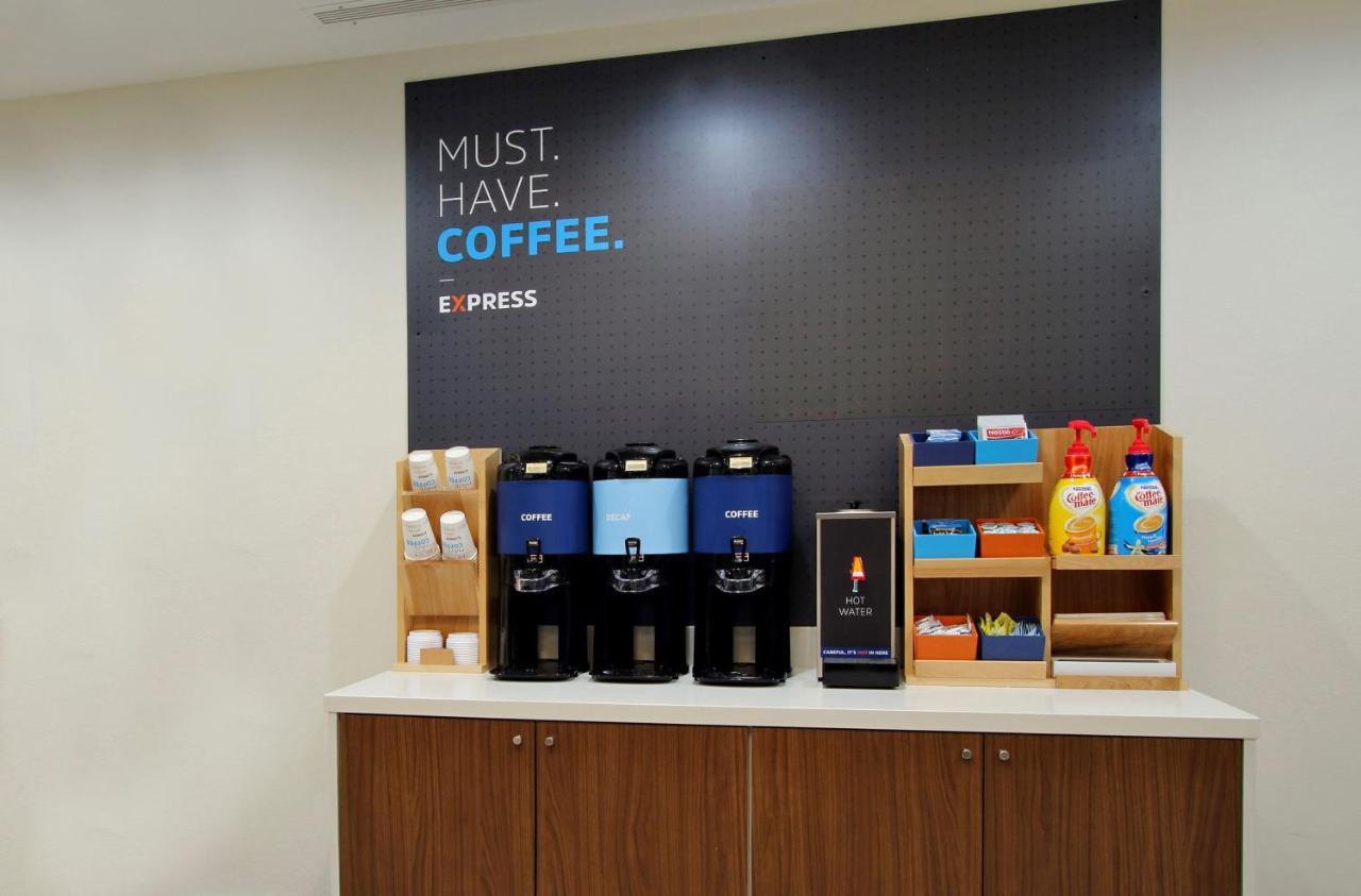Express & Chatsworth By Ihg 2*