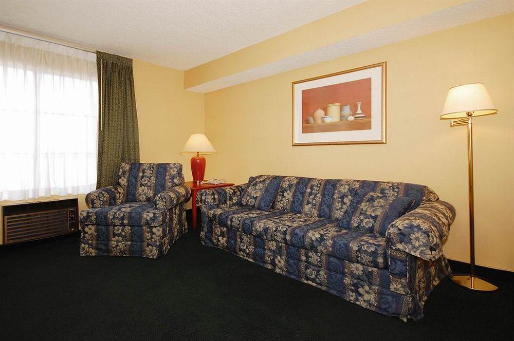 Express & Chatsworth By Ihg Hotel Los Angeles