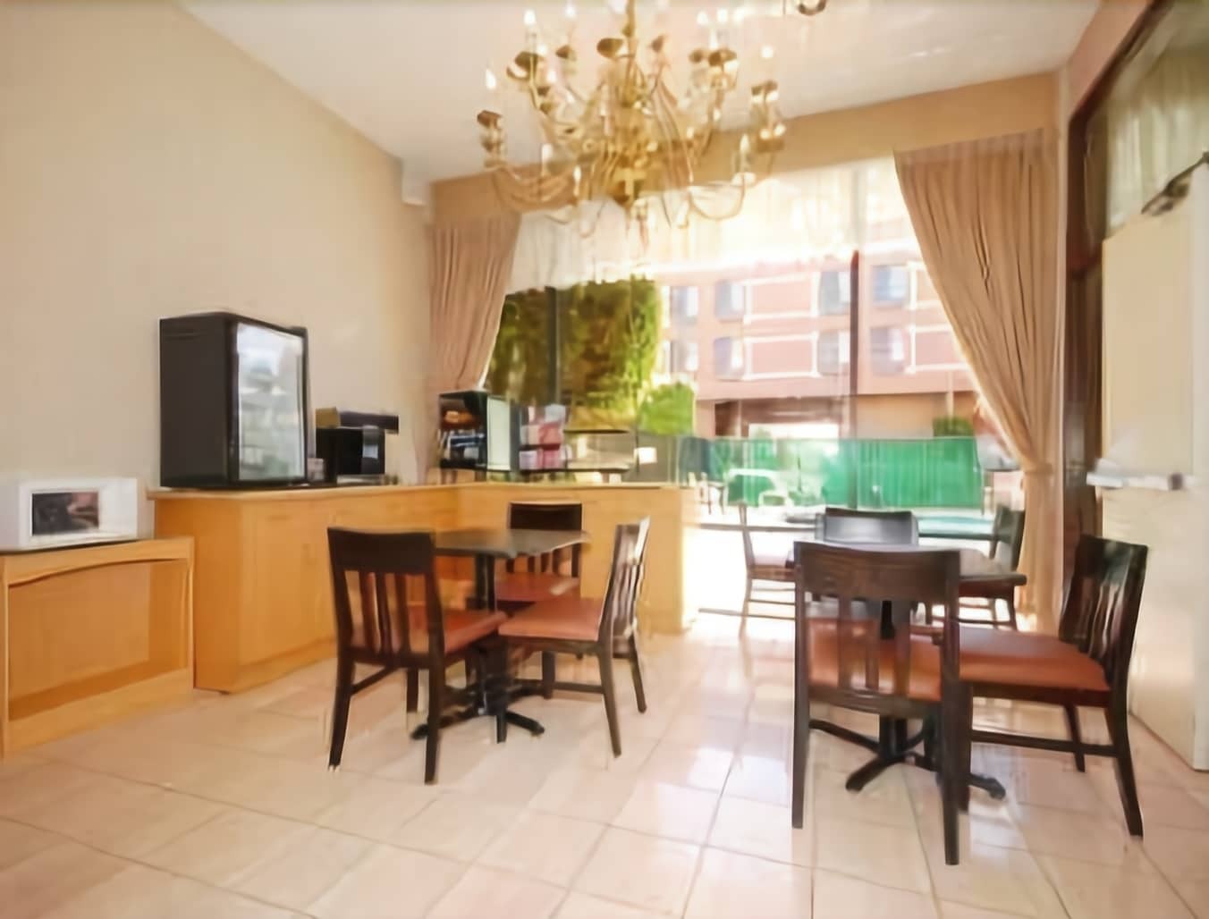 Express & Chatsworth By Ihg Hotel 2*