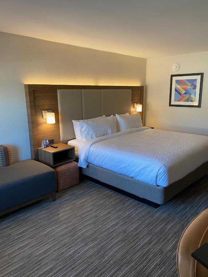 Hotel Express & Chatsworth By Ihg
