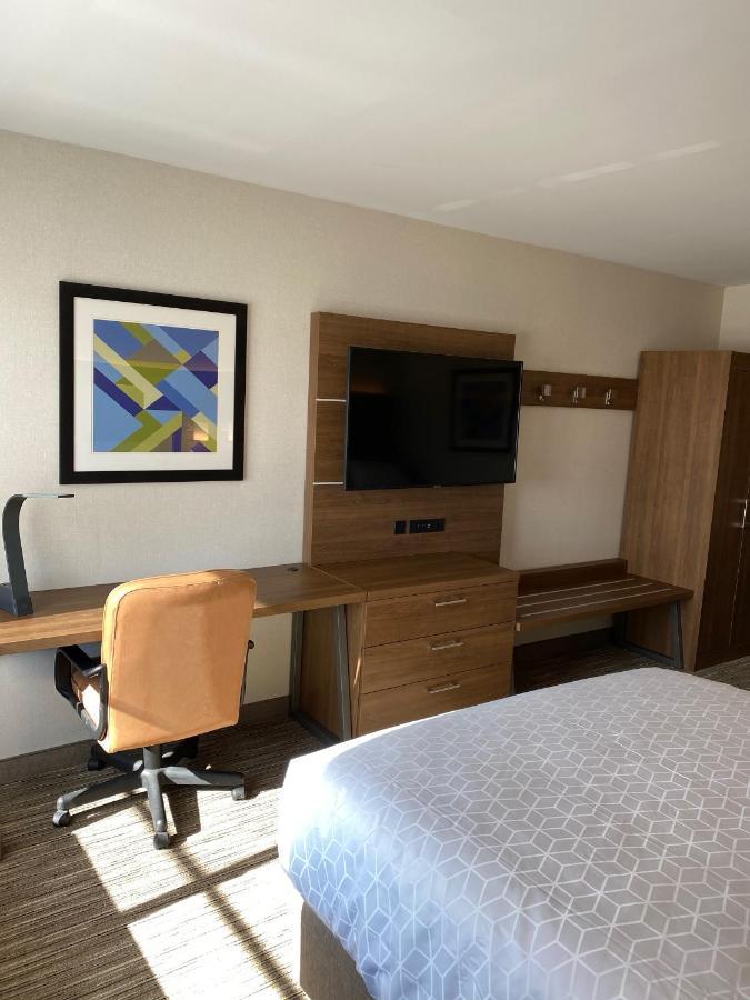 Express & Chatsworth By Ihg